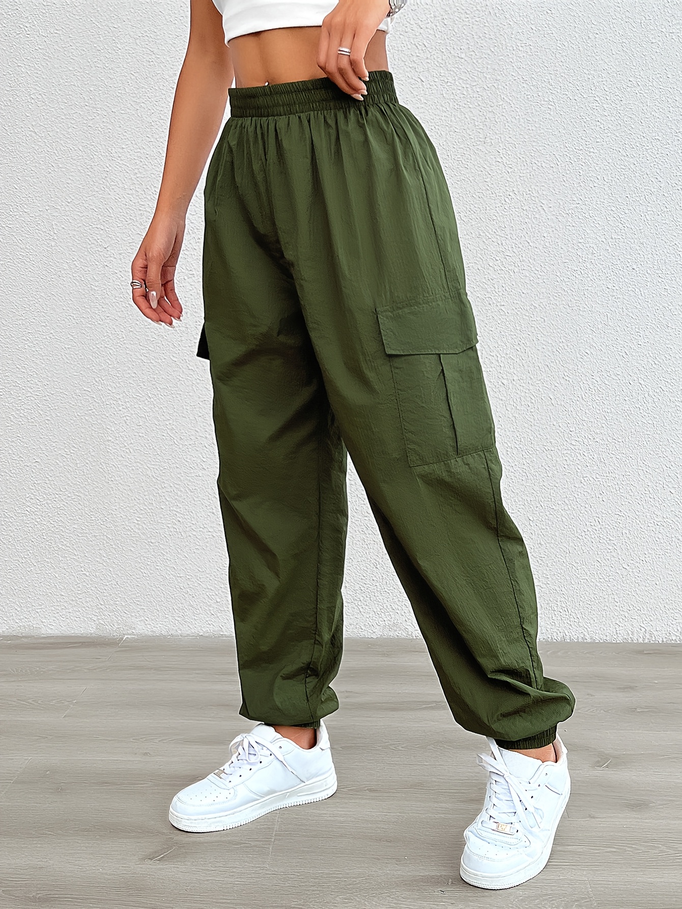 Women's Elastic Waist Cargo Pants Non-Stretchy Nylon Trousers with  Multiple Utility Pockets, Loose Fit Formal Everyday Pants for Women  (Office, Tr