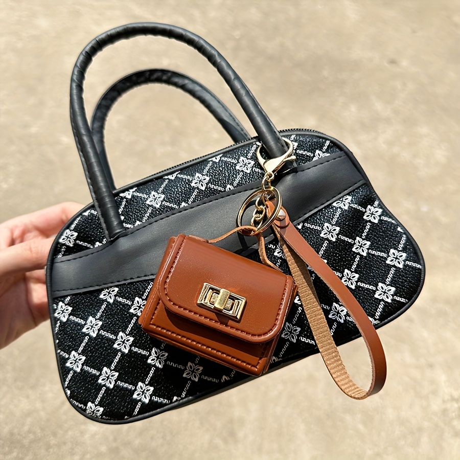 A Creative And Luxurious Mini Bag Keychain, a Stylish And High-End  Accessory for Bags, Perfect As a Unique Gift Or Car