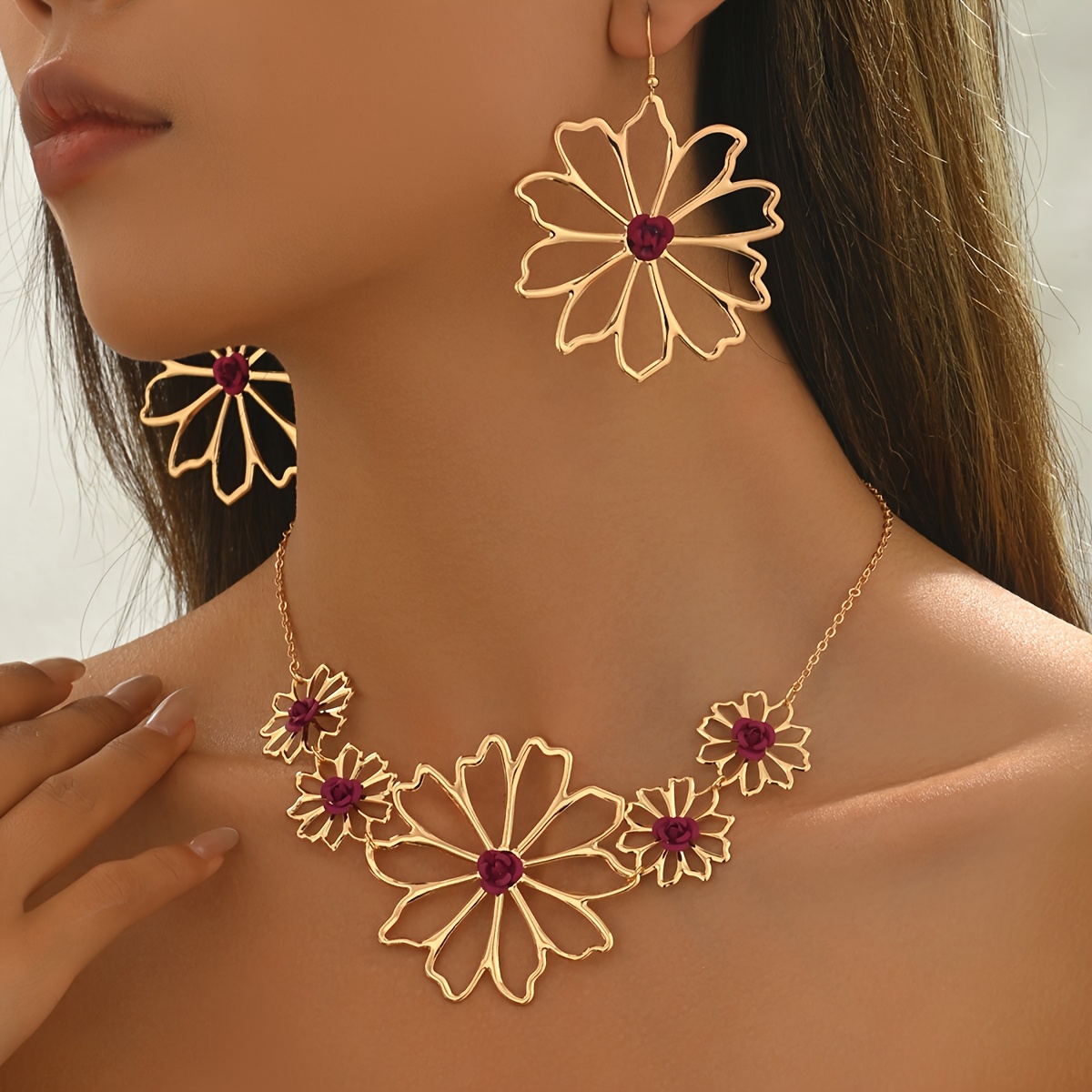 E-shop 3-teiliges Set elegante Blumen-Ohrringe und Halskette mit Lochmuster, ideal für und Partys