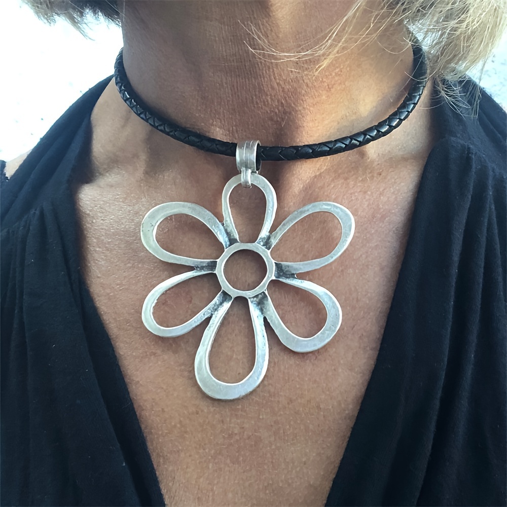 

Bohemian Flower Pendant Necklace: Zinc Alloy, Vintage Style, Suitable For And Parties, No Enamel Or Gemstone, Carnival Season