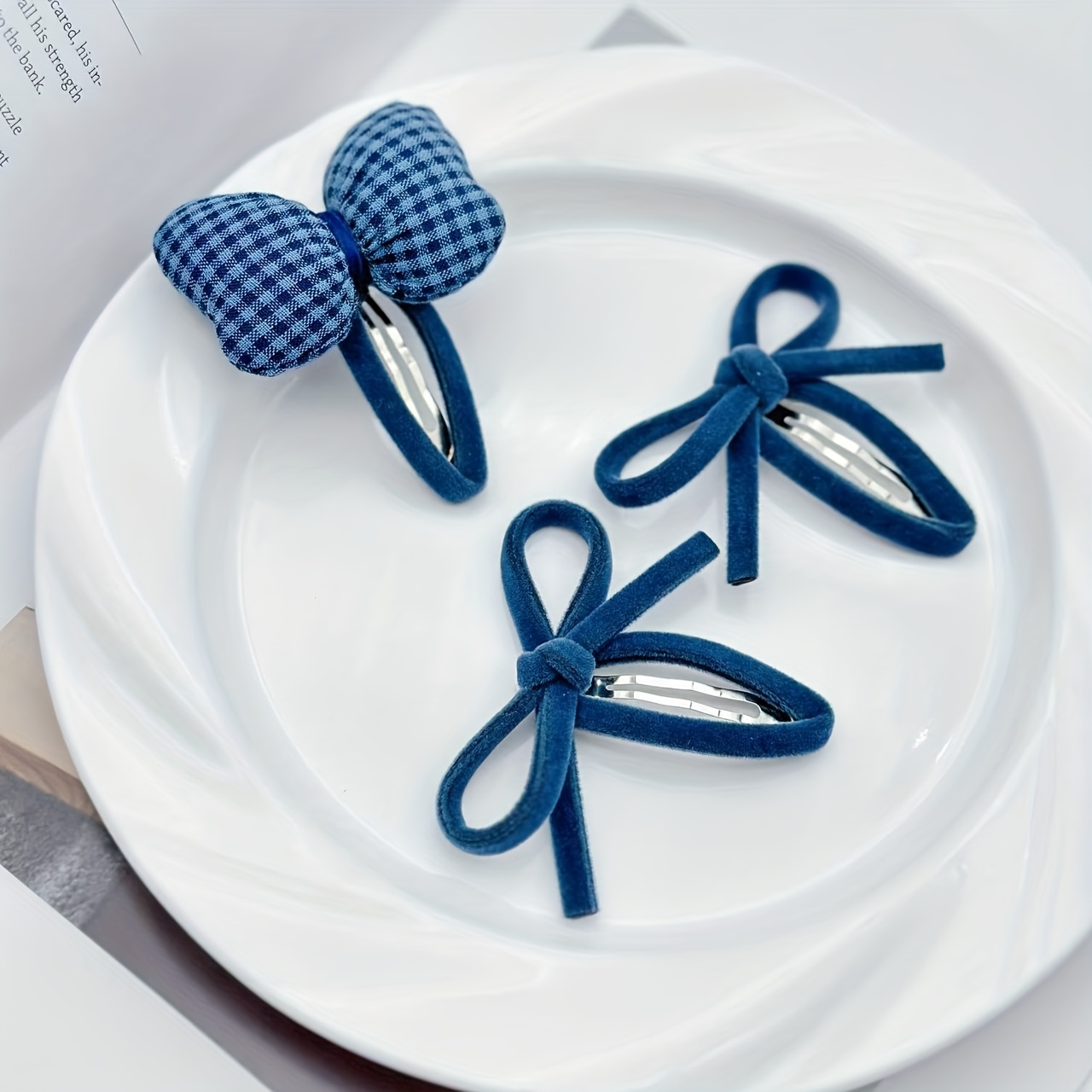 Image of 3pcs Elegant Plaid Bow Hair Clips, Velvet Bow Water Drop Clip, Side Clip, Suitable For Daily Life And Parties