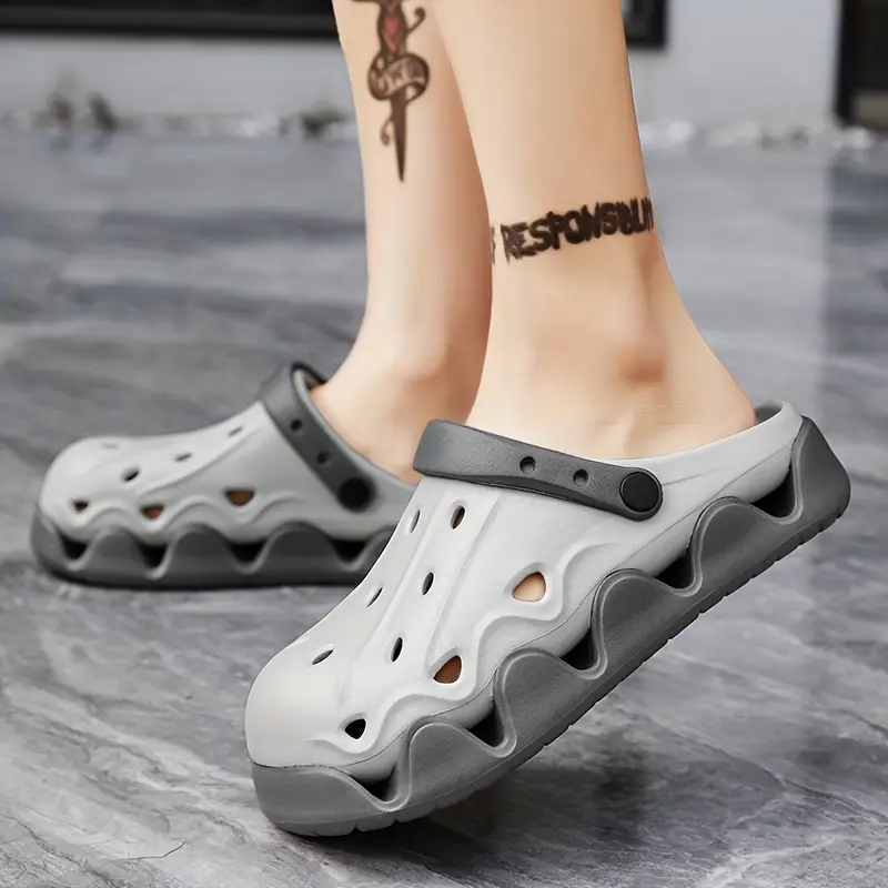 2025 summer new thick soled breathable non slip beach sandals stylish and water draining casual flip flops Product details 4