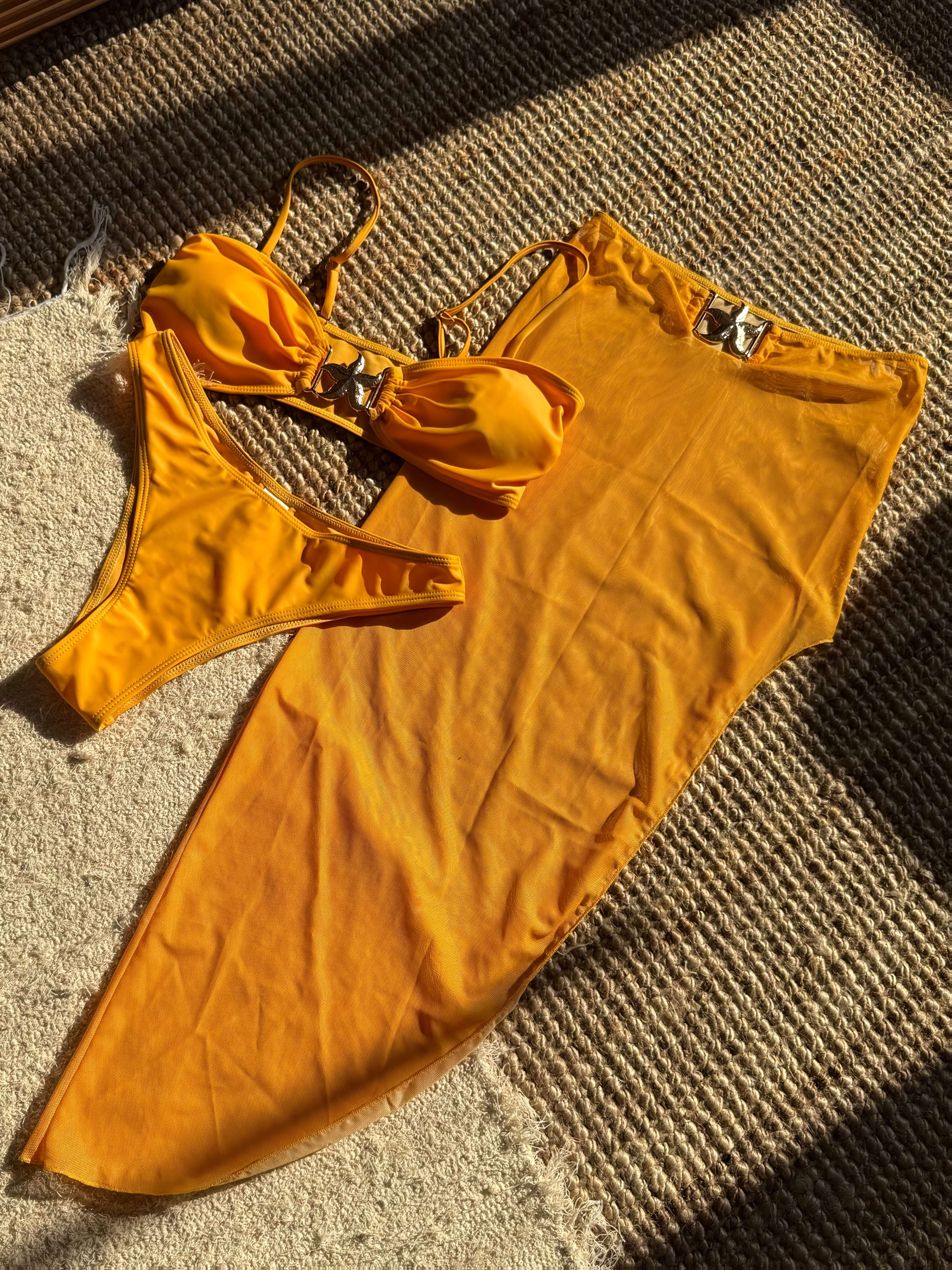 2025 New Fashionable Sexy Three-Piece Bikini Swimsuit for Women, Solid Color Mesh Skirt with Metal Accents