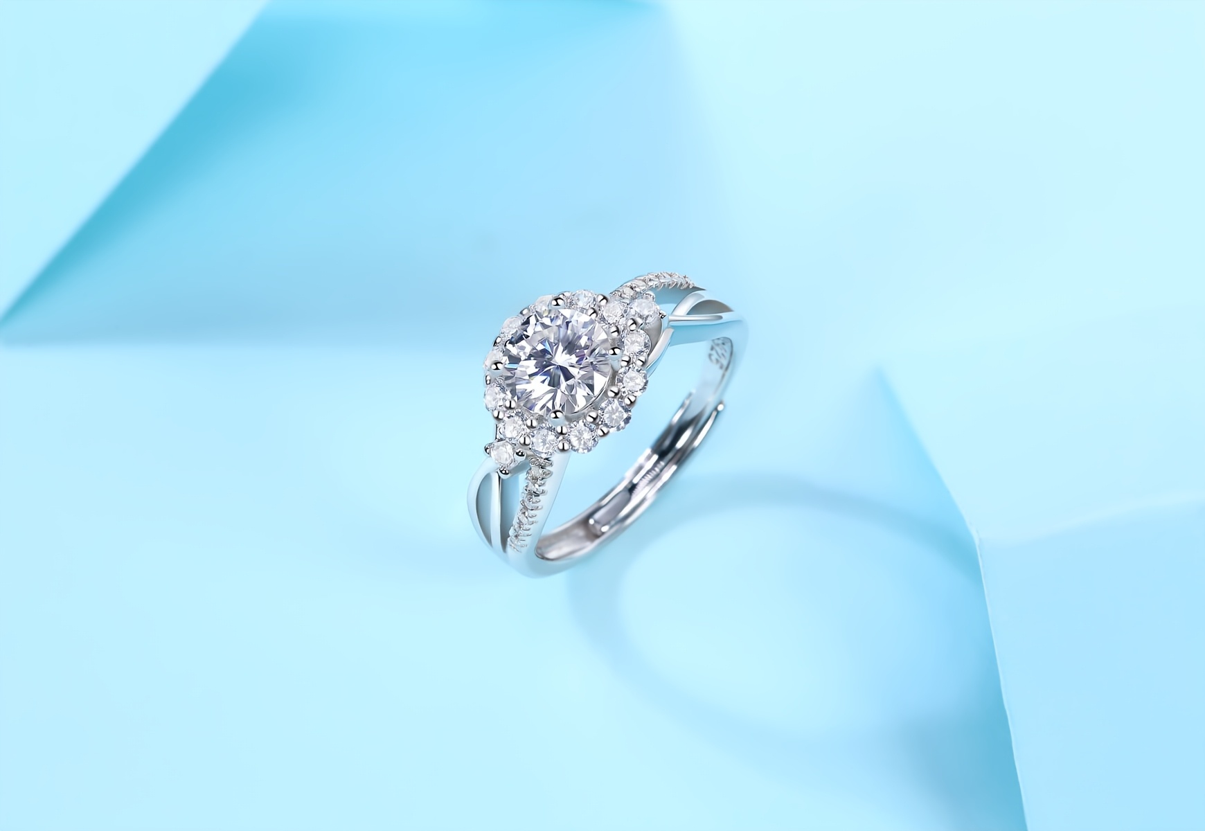 莫桑钻一克拉好还是两克拉好，莫桑钻1克拉大概多少钱