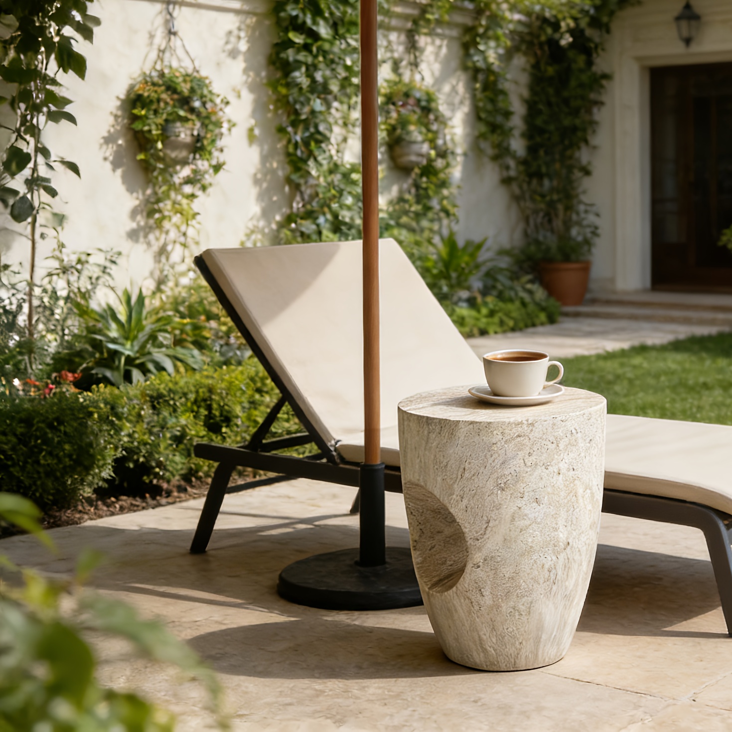 A Minimalist Marble-textured Home Decor Side Table, Suitable for Patio Decoration/plant Stand/coffee Table/poolside Leisure Side Table. Dimensions: Height 48.5cm, Length 37.5cm, Width 37.5cm