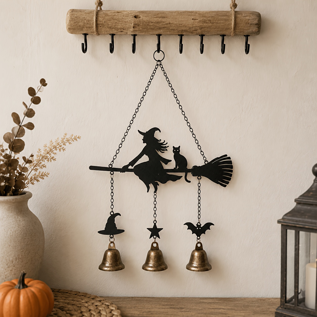 TEMU Carillon à Vent en Métal Balai de Sorcière d'Halloween, Cloche Suspendue Vintage Forgée avec Silhouette de Sorcière et , Pendentif Chapeau de
