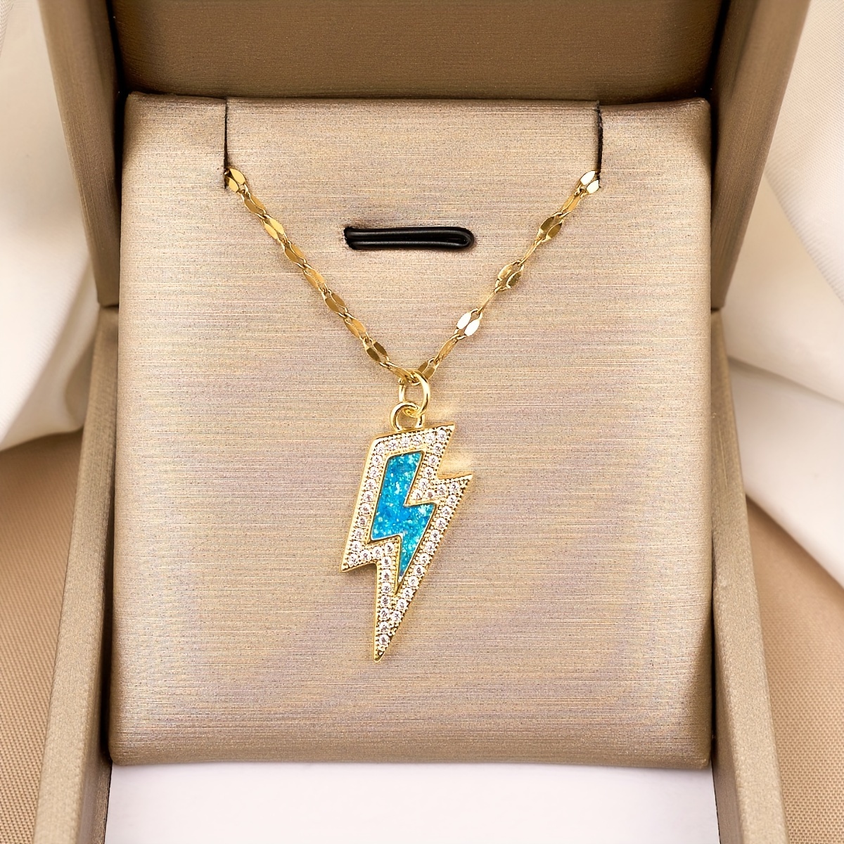 

Exquisite And Fashionable Retro Light Luxury Style Shiny Zirconia Decorated Oil Painting Style Pendant Necklace Versatile For Daily Use The First Choice Gift For Girls And Women