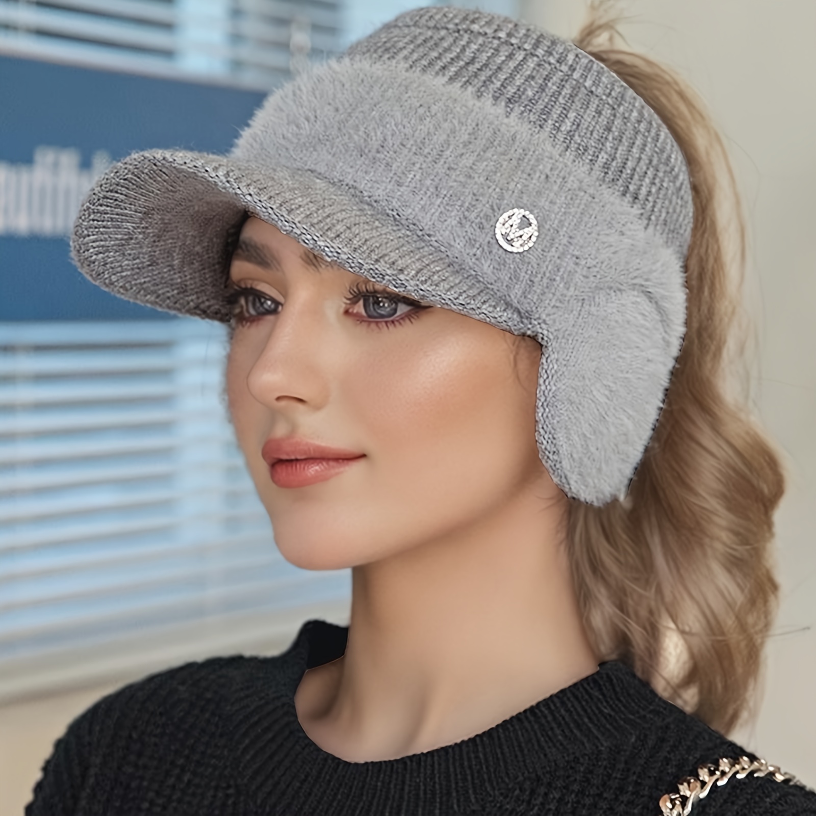 This Outdoor Hat For Women In Autumn And Winter Is Warm And Thick. An Ear-protecting Hat. When Wearing It, You Can Tie A High Ponytail. Suitable For Outdoor Running, Leisure And Shopping.