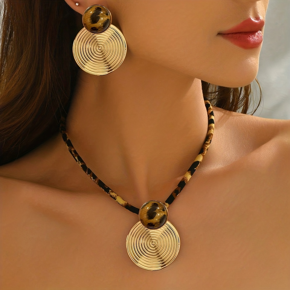 TEMU 2pcs Set: Autumn/winter New Style Earrings + Necklace Women's Jewelry Set, Fashionable Geometric Leopard Print Bun Stud Earrings, Round Spiral