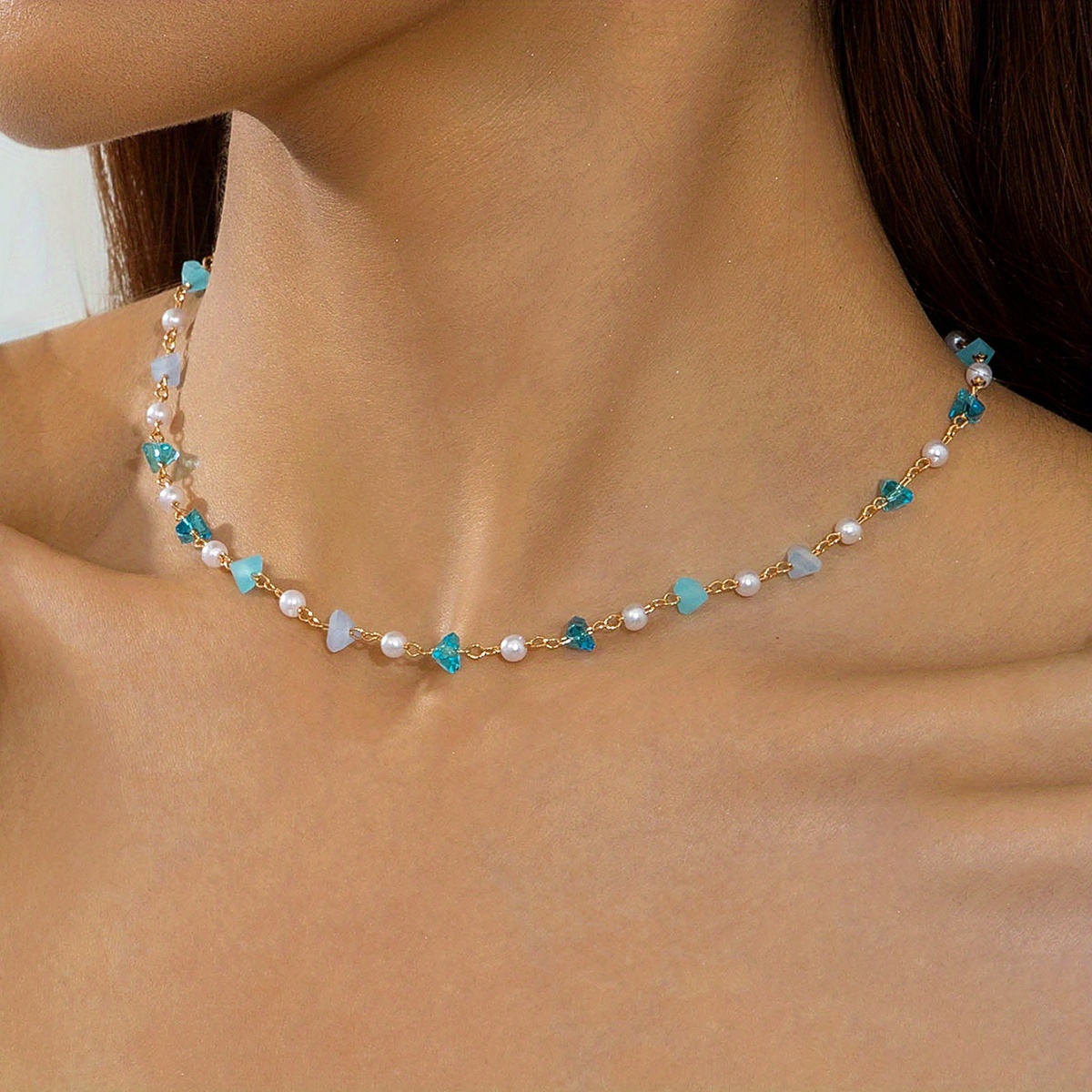 E-shop Eine einfache und elegante geometrische -Anhänger-Choker-Halskette mit Kunstperlen-Akzenten, als ideales Geschenk für Freunde bei Partys und