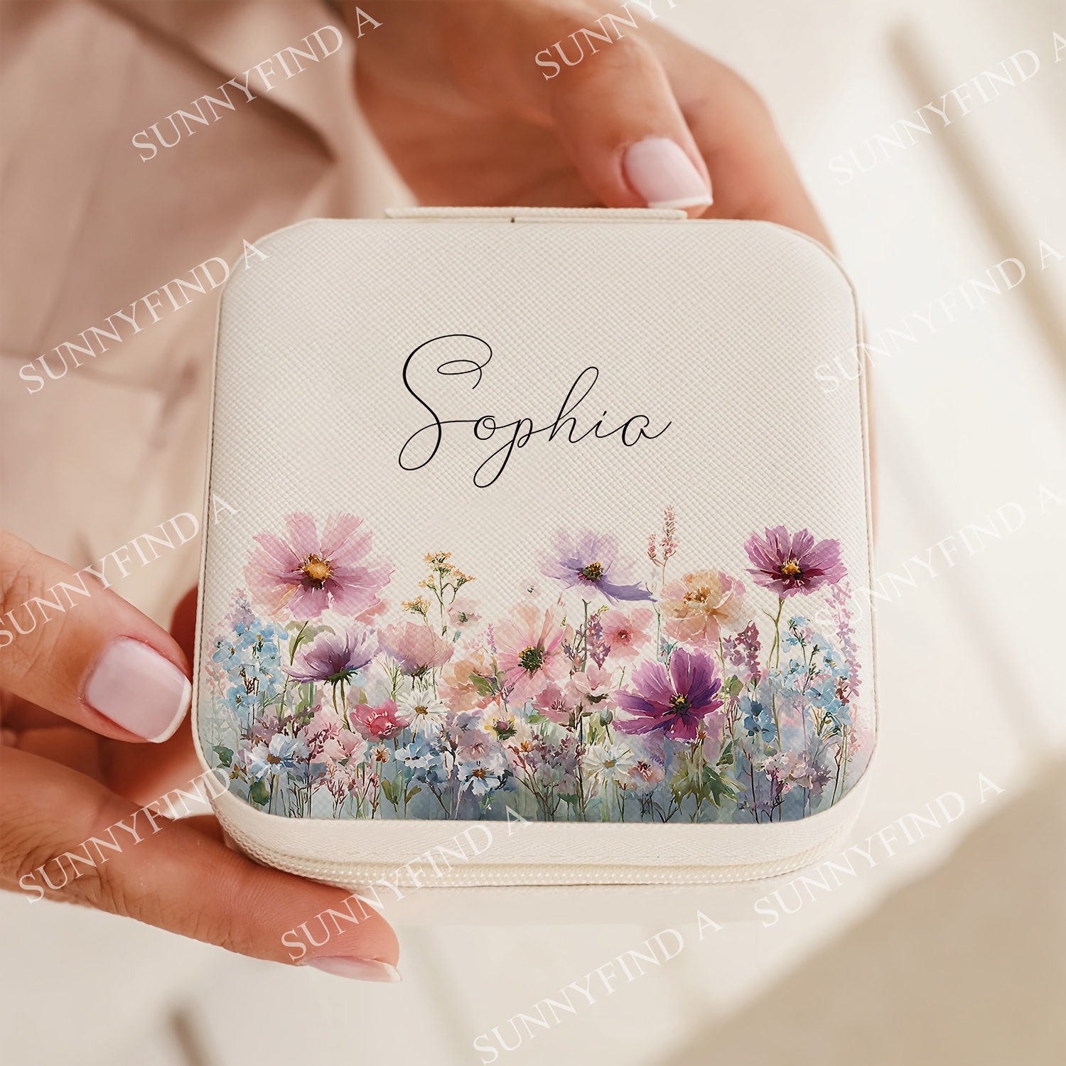 E-shop personalisierte Schmuckschatulle mit wunderschönem Blumenfeldmuster, individuell gestaltete beigefarbene Schmuckschatullen mit Namen,
