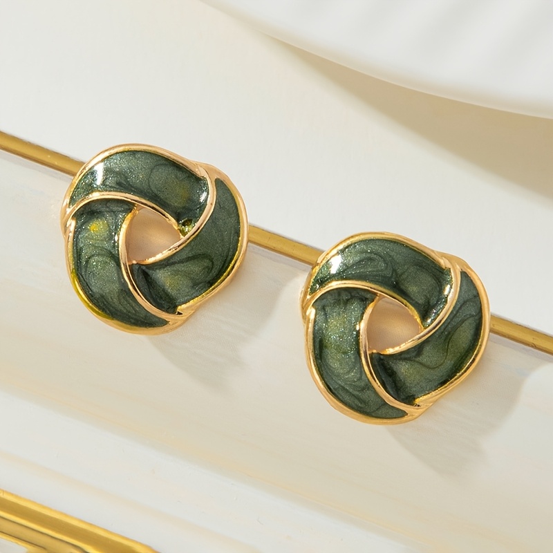A Pair Of Women's Fashion Stud Earrings, Simple And Elegant With A Niche Design, Green Earrings With A Sophisticated And High-end Feel, Drip-coated Ear Ornaments