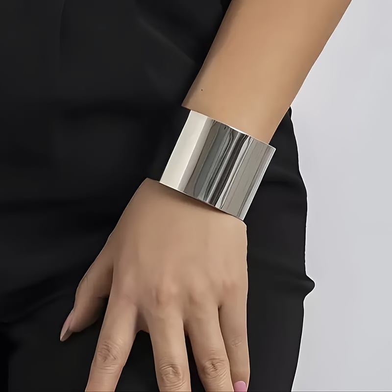 

Minimalist Punk Elegant Ladies' Opening Bracelet, Smooth Silvery Wide Cuff Bracelet, Suitable For Banquets And Parties