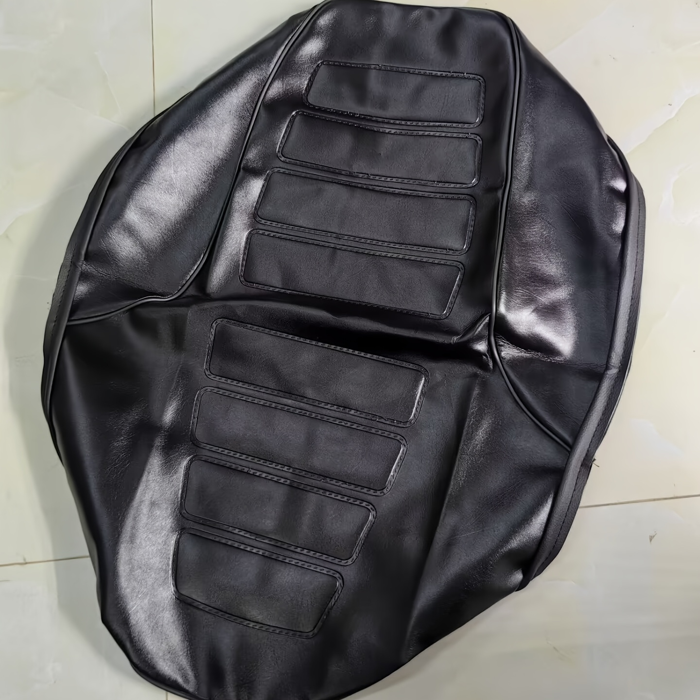 TEMU The Seat Cover Features Waterproof, Wear-resistant, And Easy-to-clean . It Has A Stylish Appearance And Good Texture, Suitable For Use In .