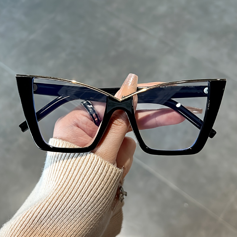 Image of Vintage Cat- Lens Computer Glasses With Jelly-colored Frames For Women - Fashionable Eyewear For Eye Protection