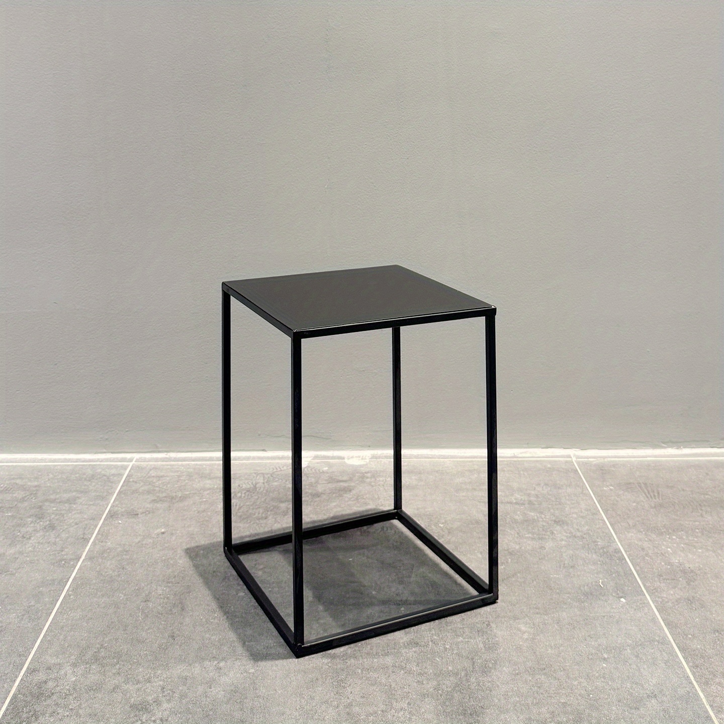 Image of Simple Wrought Iron Small Floor-standing Flower Stand, Planter Shelf, Floral Display Rack, Green Plant Holder