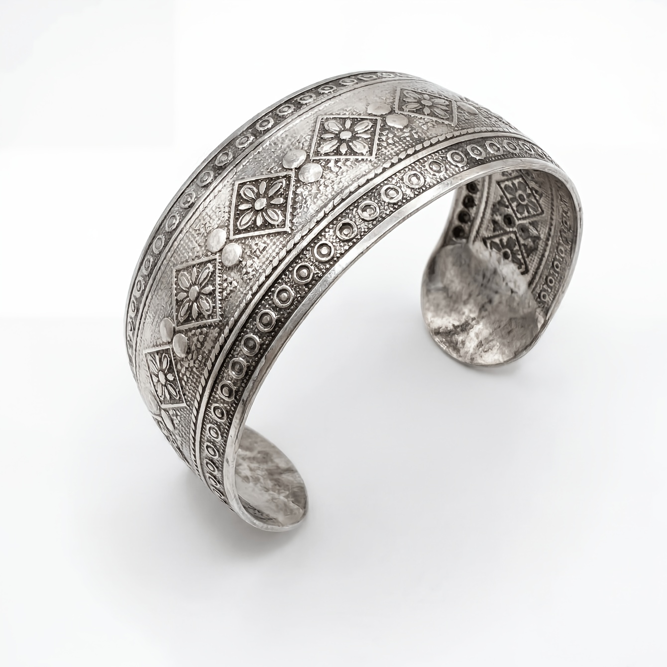 TEMU Bracelet jonc argenté vintage à extrémités ouvertes pour femme, style ethnique bohème avec sculptés, bracelet large