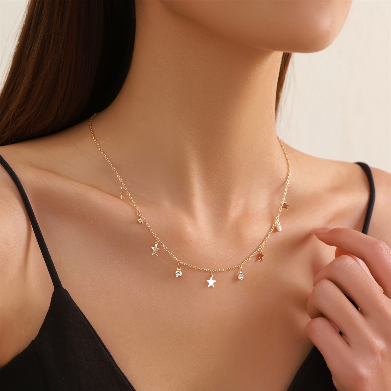 

Collier Pendentif Élégant Étoile & Strass pour Femme - Style Vintage, de , pour Tenue Décontractée