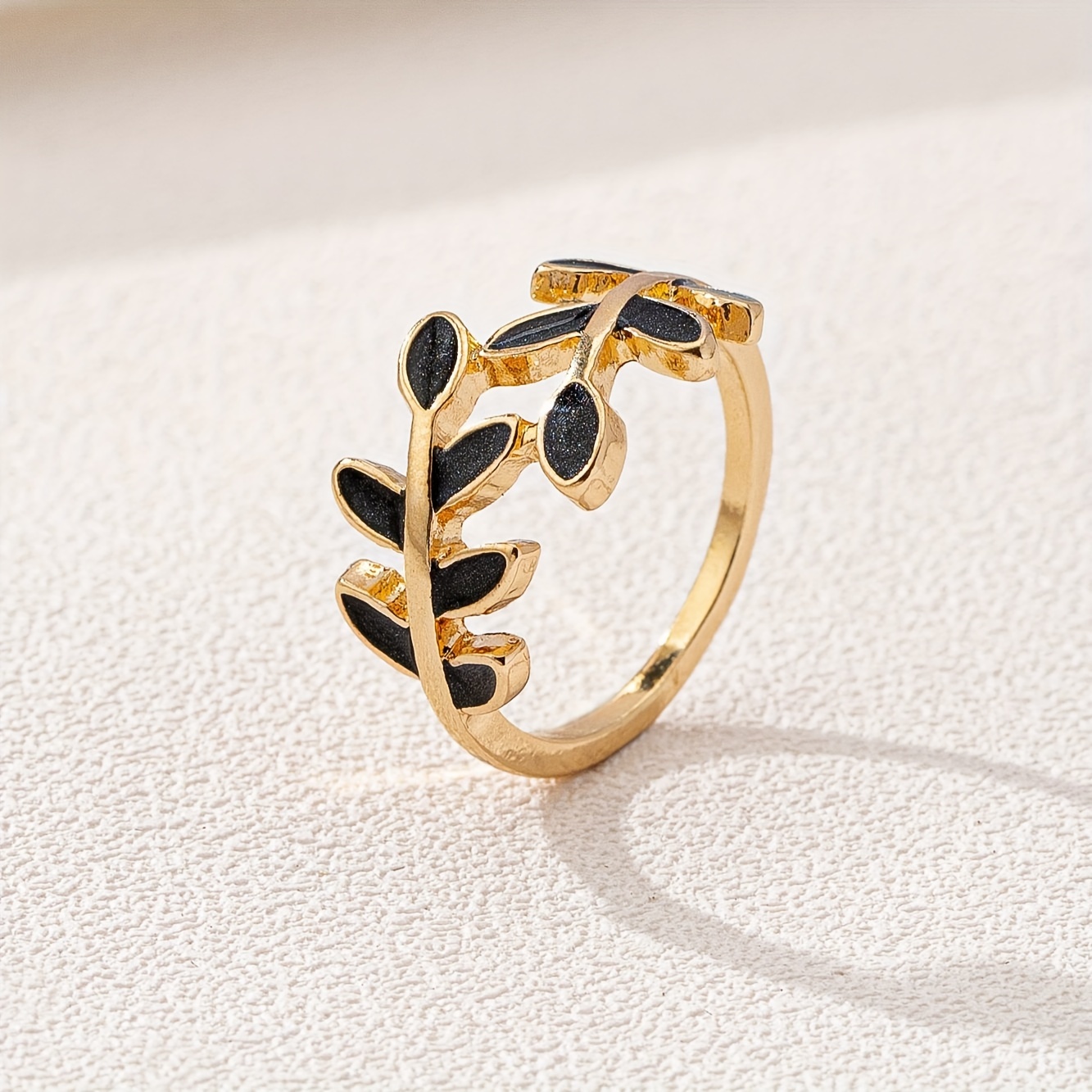 A Women's Fashion Ring Enamel Alloy Ring Jewelry Suitable For Daily Wear