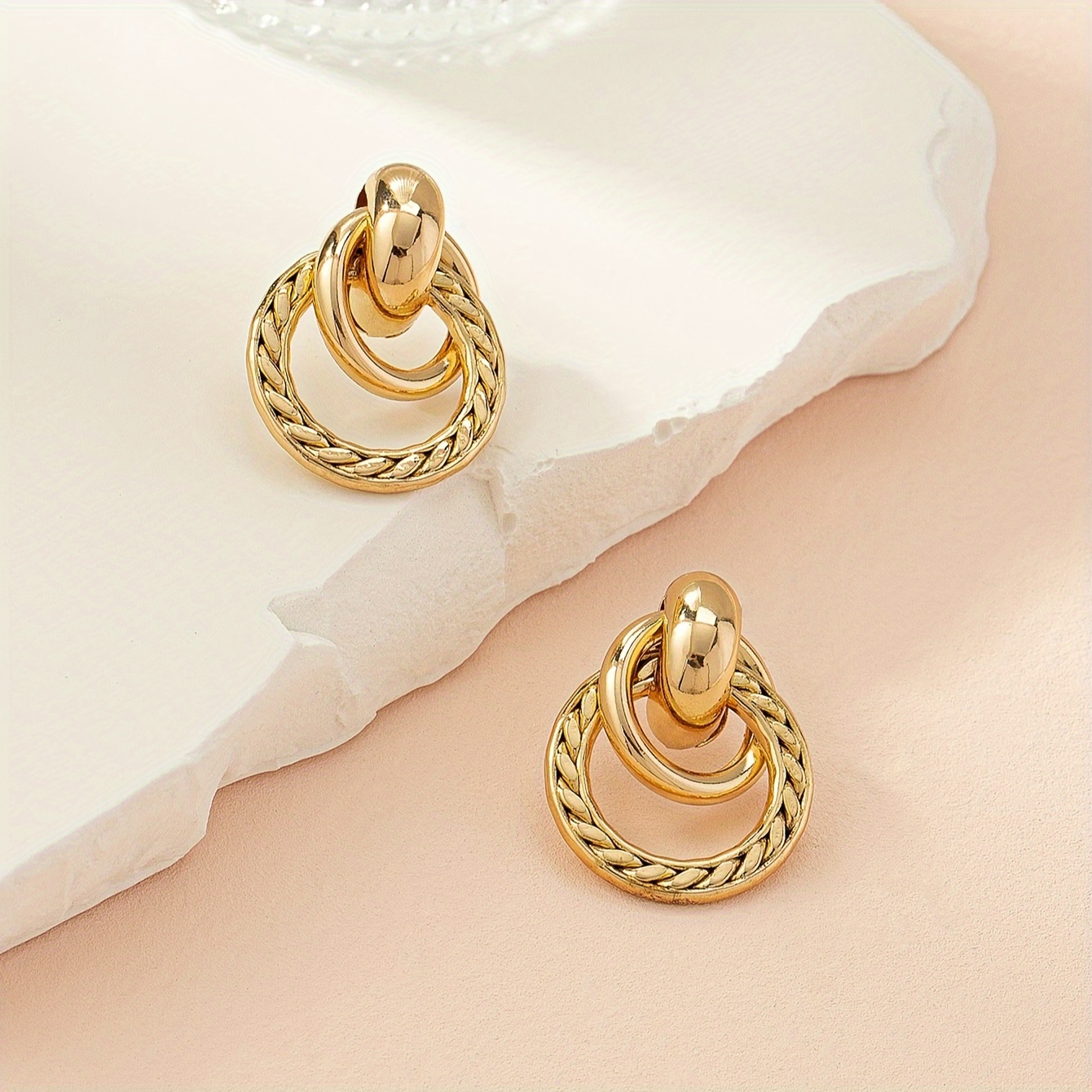 2pcs Double-layer Design Hollow Circle Classic Fashion Creative Premium Temperament Trendy Light Luxury Earrings Studs Daily Party Banquet Performance Gift For Girlfriend