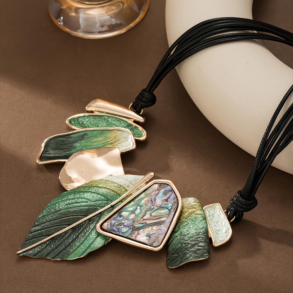 Image of 1pc Fashion Bohemian Enamel Leaf Pendant Necklace For Additions Alloy Exaggerated Design Suitable For Daily Dance Party Holiday Music Festival Birthday Thanksgiving Jewelry Gift