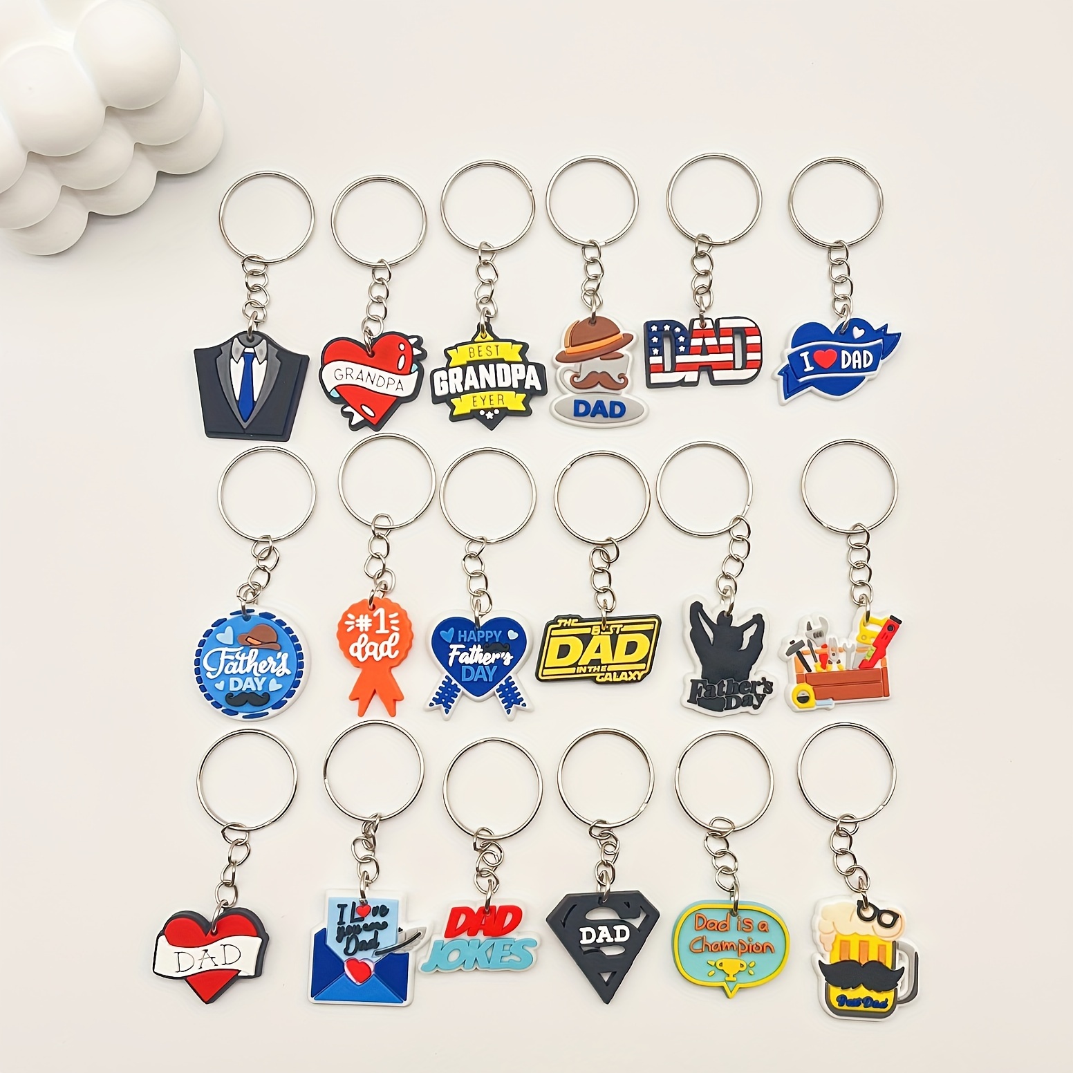 

18pcs Father's Day Series Keychain Cute Cartoon Pvc Key Chain Ring Bag Backpack Charm Party Favors Dad Papa Gift