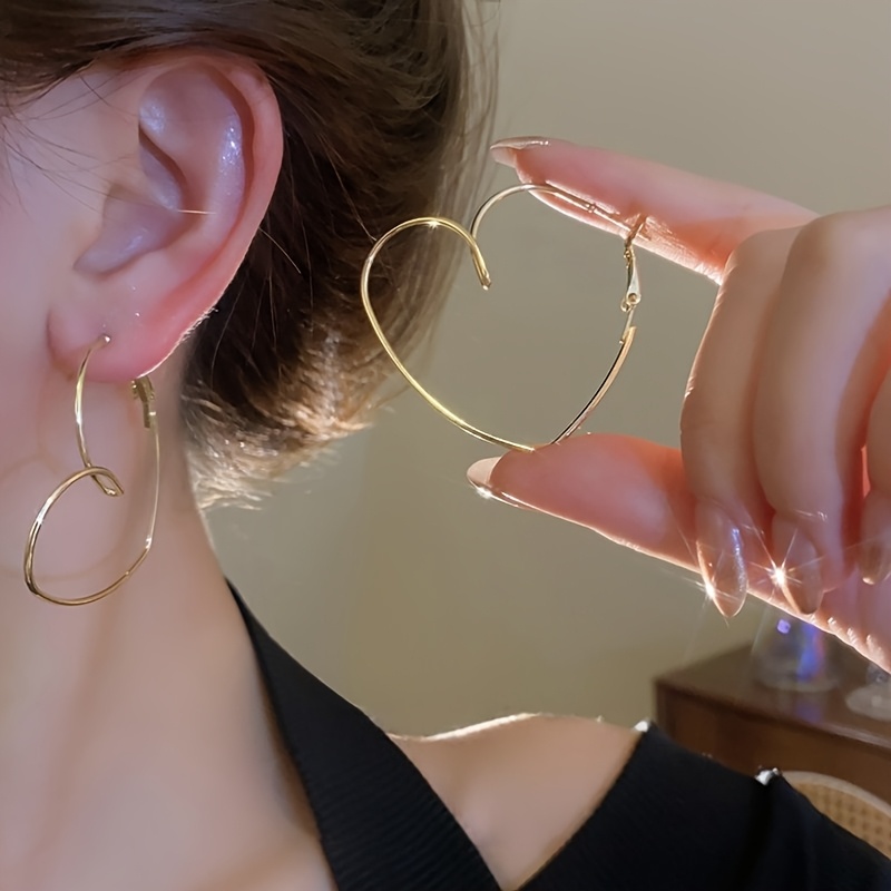 TEMU A Pair Of Simple Plain Hoop Heart-shaped Valentine's Day Design Versatile Everyday Women's Earrings