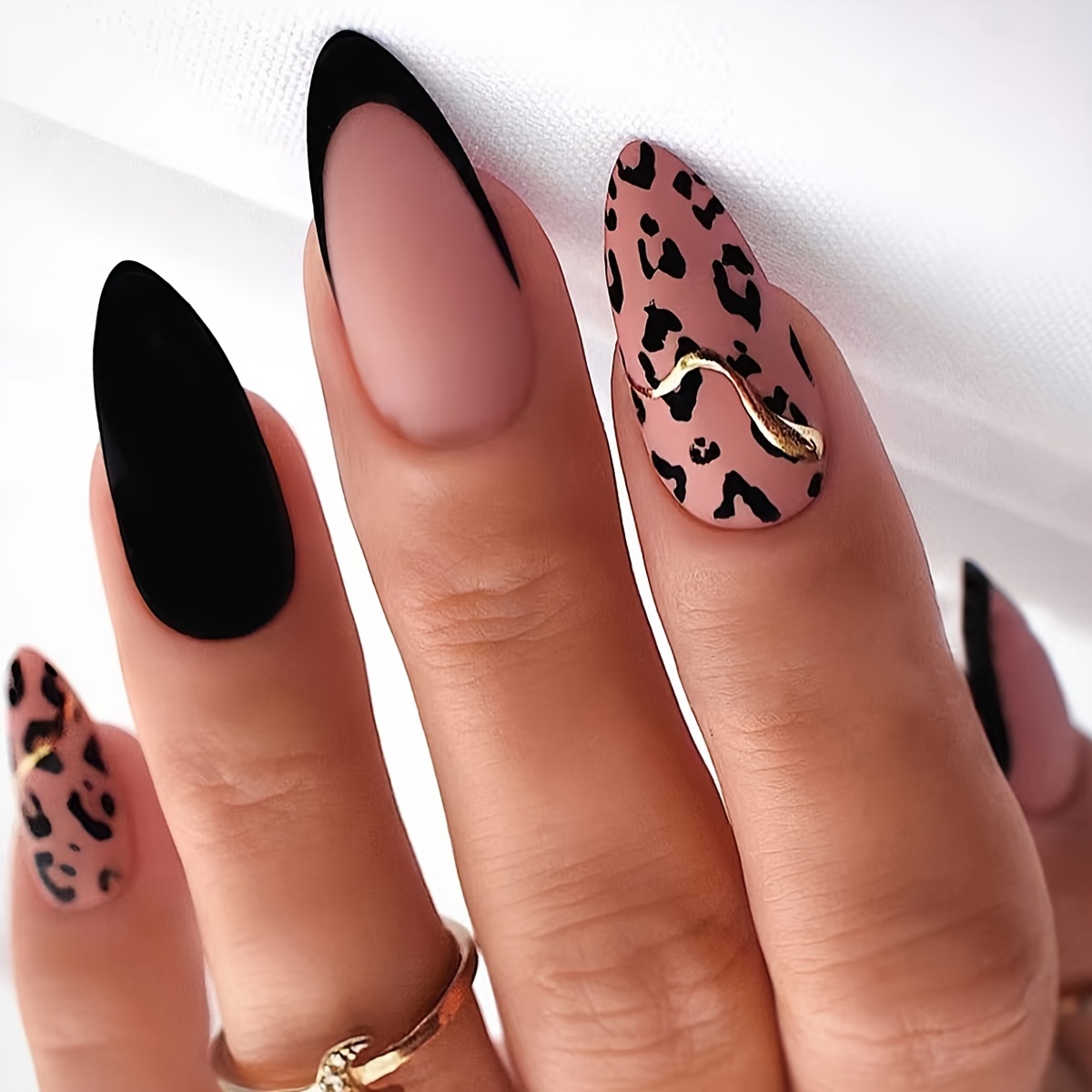 TEMU Lot de 24 faux ongles à longueur moyenne de , style français noir à imprimé léopard avec dorées, mate, à couverture complète, à poser + colle