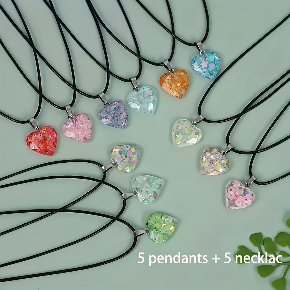 E-shop 10-teiliges Set im Dunkeln leuchtende Harz-Herz-Anhänger-Halskette, fluoreszierende Herz-Halsketten-Dekoration mit schwarzer Halskettenschnur,
