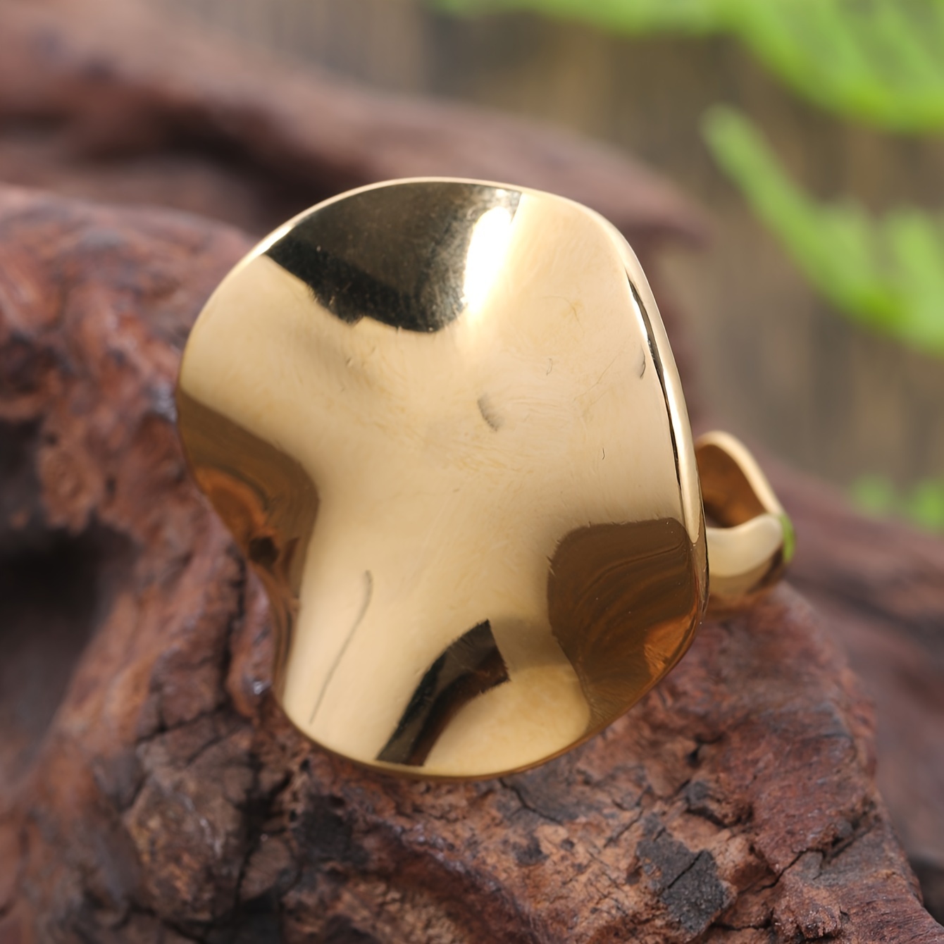 Anillo de Acero Inoxidable Estilo Ins de Europa y Estados Unidos, Diseño Curvo Suave y Redondo Irregular, Sencillo y de Lujo Ligero, Sentido de Diseño de Alta Gama para el Verano