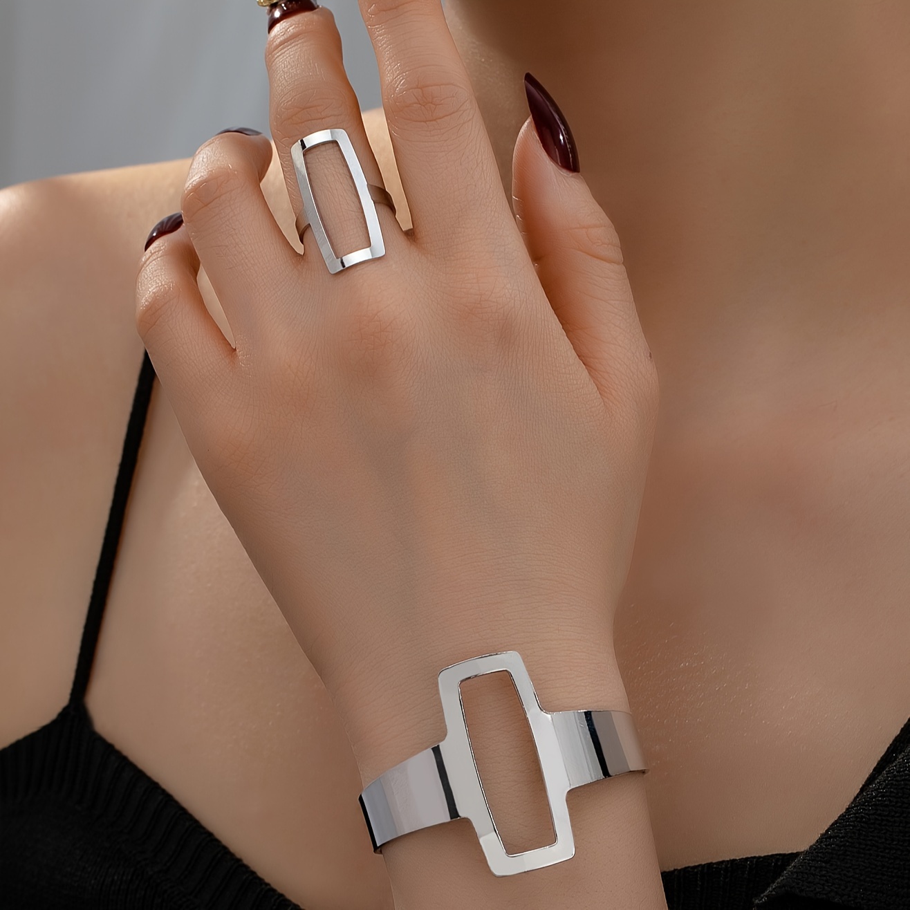 

Elegant Geometric Hollow Square Bracelet And Ring Set, Retro Exaggerated Women's Jewelry, European American Style Combo