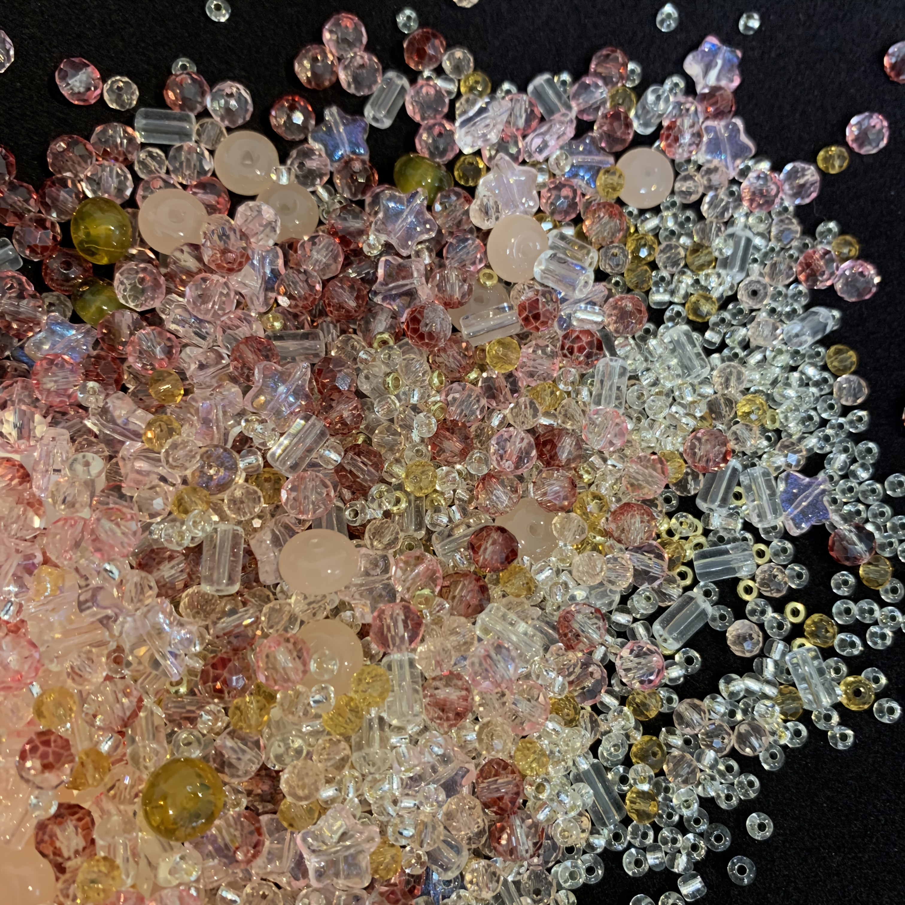 E-shop 3 mm/8,5 mm 500/600 gemischtfarbige Glas-Seed-Perlen, geeignet für Materialien, Schmuckherstellung, Armbänder, Halsketten und andere