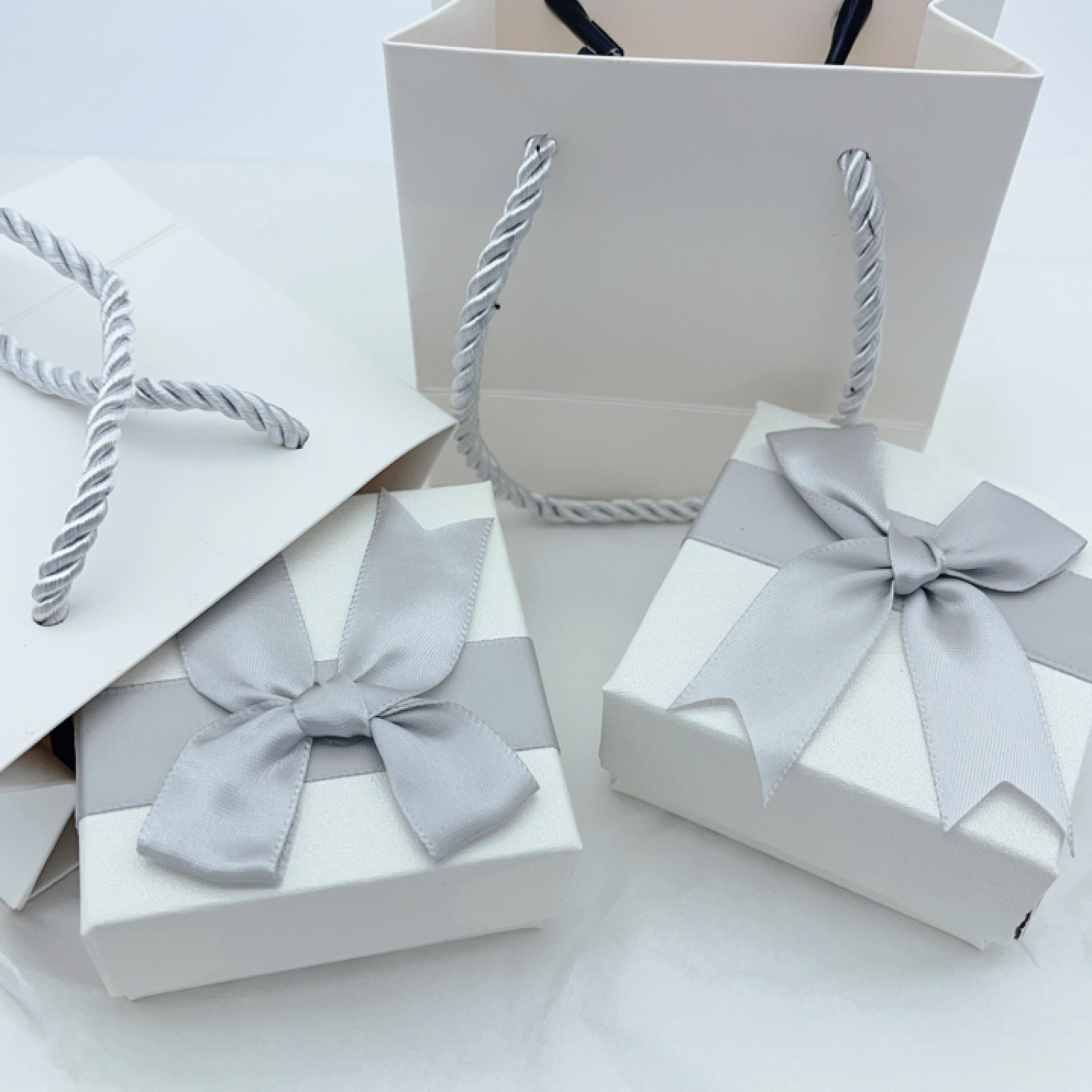 TEMU 1 pieza de regalo de calidad con y bolsa de regalo, pequeña para broches, para aretes, collares, pulseras, joyero, accesorios, de embalaje