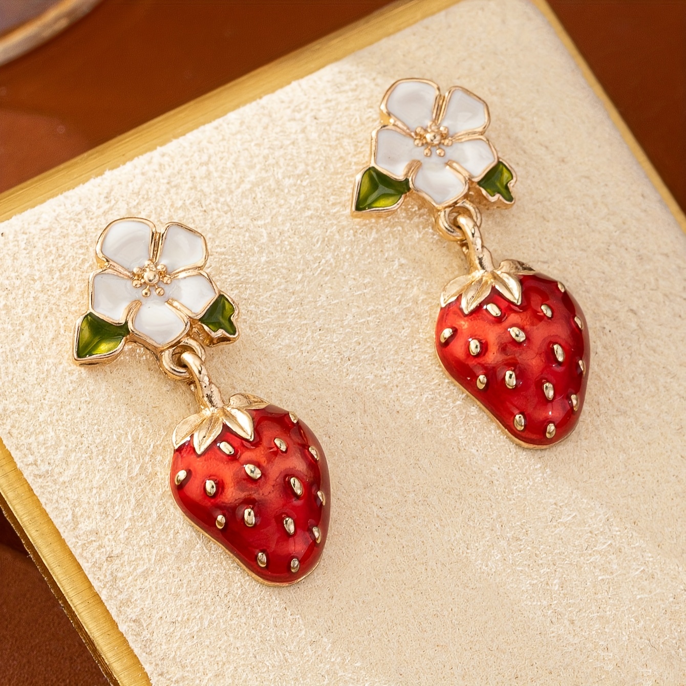 new fashionable and   strawberry flower earrings for teenager Product details 0