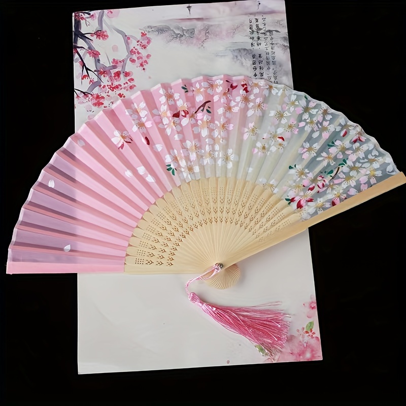 

An Elegant Antique Folding Fan, An Antique Cheongsam Chinese Hanfu Japanese Folding Fan, Fan Hole Is Shaped, Position Is , And The Fan Surface