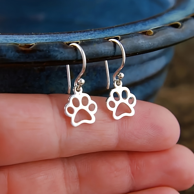 Silvery Bohemian And Minimalist Cat Paw Drop Earrings, Heart-shaped Decoration, Perfect For Pet Lovers, Alloy Pendant Earrings, Suitable For Daily Wear And Gift- Occasions - A Pair