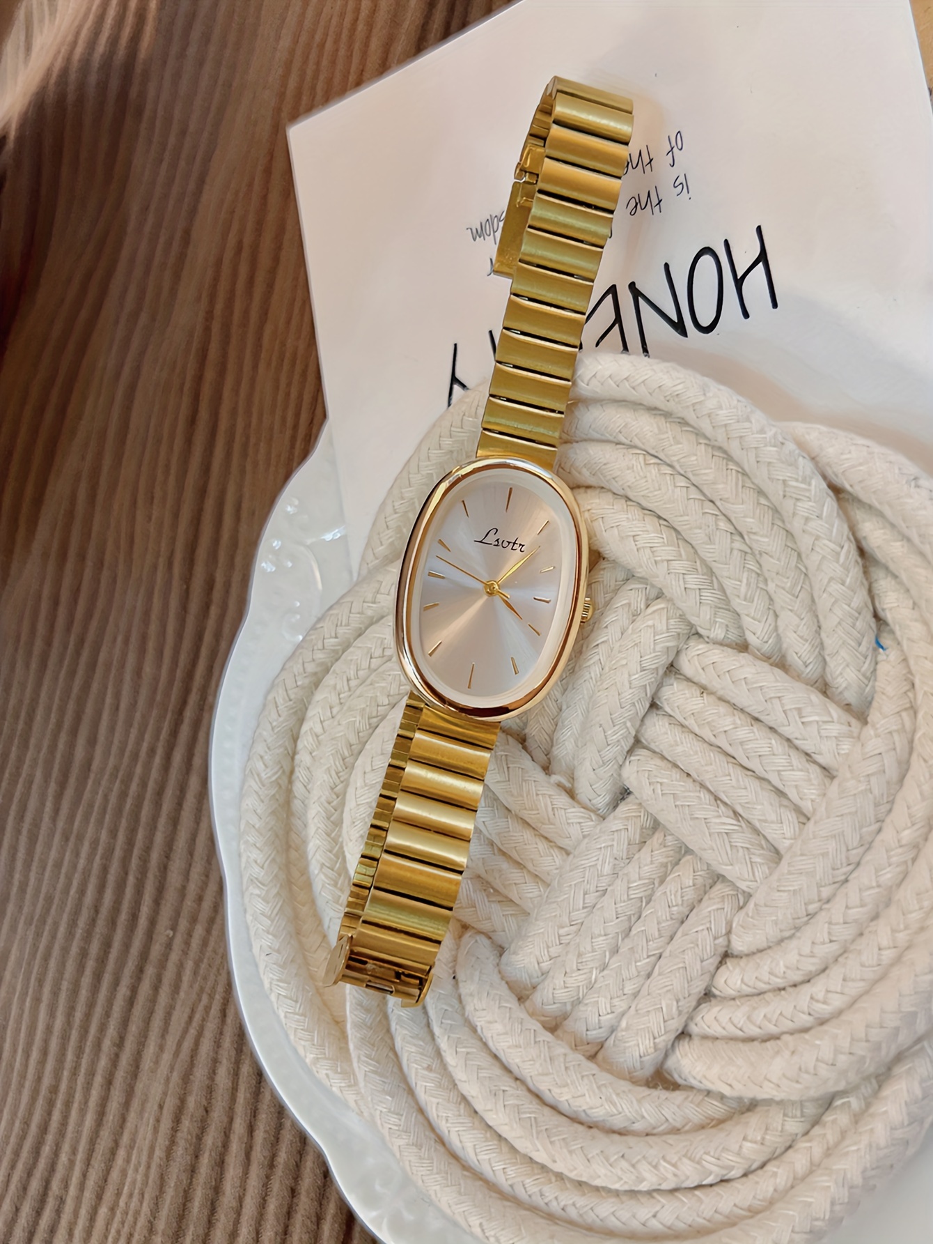 Vintage Golden-Tone Women's Quartz Watch - Chic Oval Stainless Steel Bracelet with Analog Display, Perfect for Daily Wear & Special Occasions like Valentine's, Easter, Mother's Day, Ramadan, and Eid - Simple, Luxurious Gift, Watch Accessories