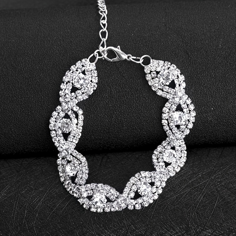 

Elegant Synthetic Bracelet: Perfect For Weddings And Valentine's Day