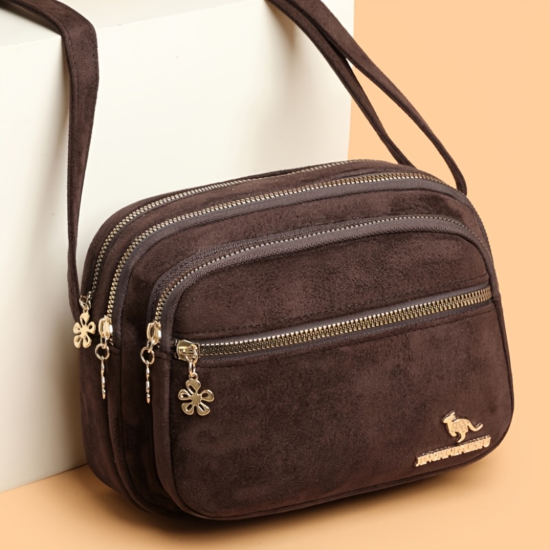 TEMU Un grand sac bandoulière pour femmes. C'est un sac de voyage multifonctionnel et un accessoire moderne qui porté sur une épaule ou en