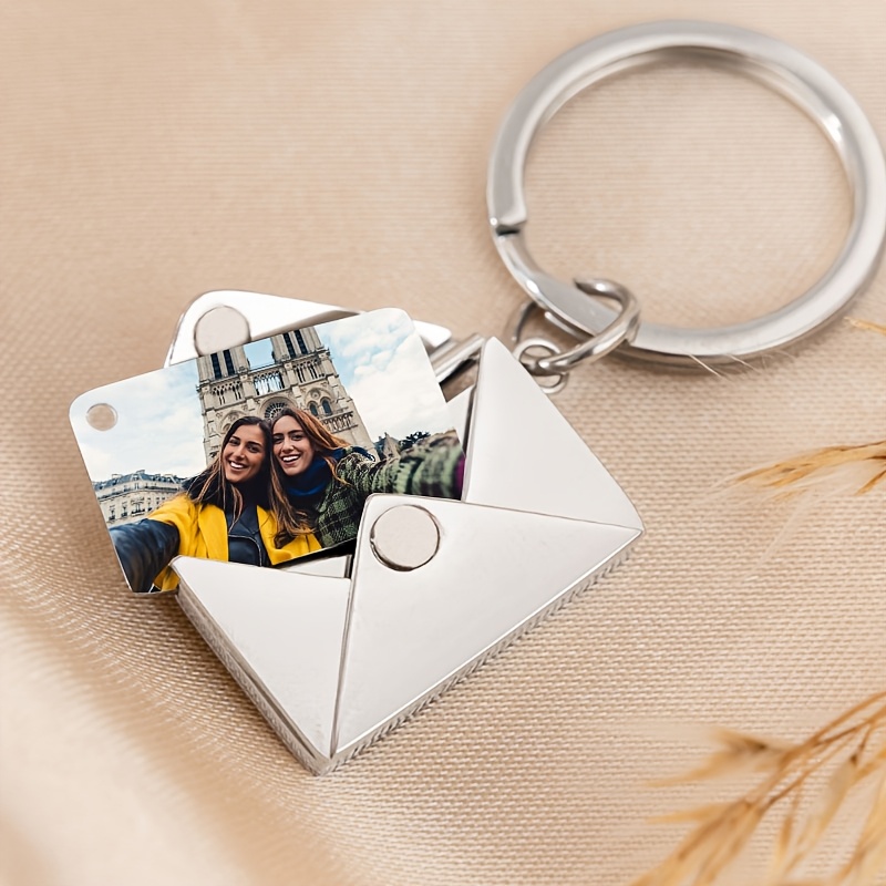 E-shop Personalisierter Foto-Umschlag-Schlüsselanhänger aus Edelstahl, klein und exquisit, ein ideales Geschenk für Freundinnen, geeignet für Anlässe