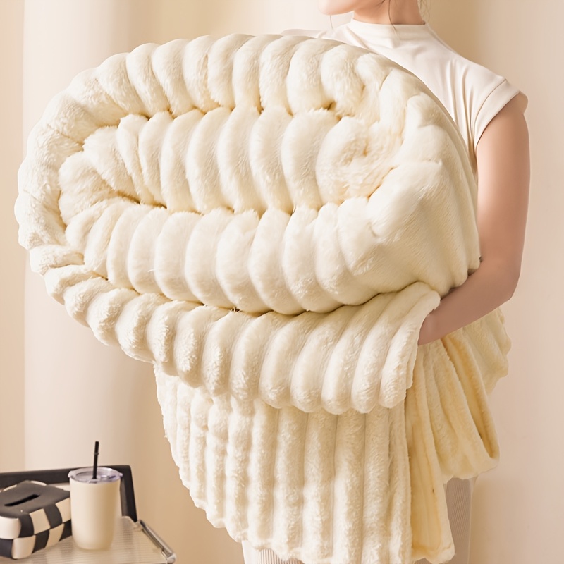 1 pc peluche fleece couverture - coussin beige flanelle avec texture côtelée, laver en machine, confort toute pour lit et décoration de maison, accessoire de confort de lit | texture peluche couverture | fibre de polyester, couverture pour Détails du produit 1