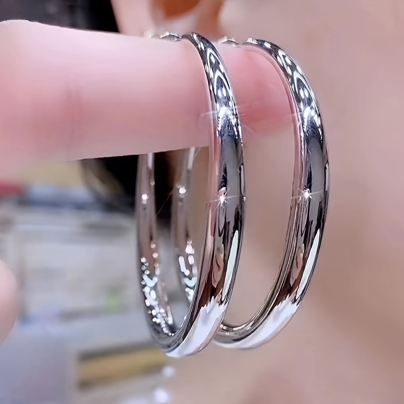 TEMU Fashionable Glossy Plain Circle Earrings, Versatile And Stylish, With A Touch Of Small-scale Design, Light And Studs And Ear Accessories.