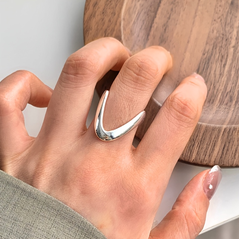 Minimalist V-Shaped Geometric Ring for Women, Stylish Gift