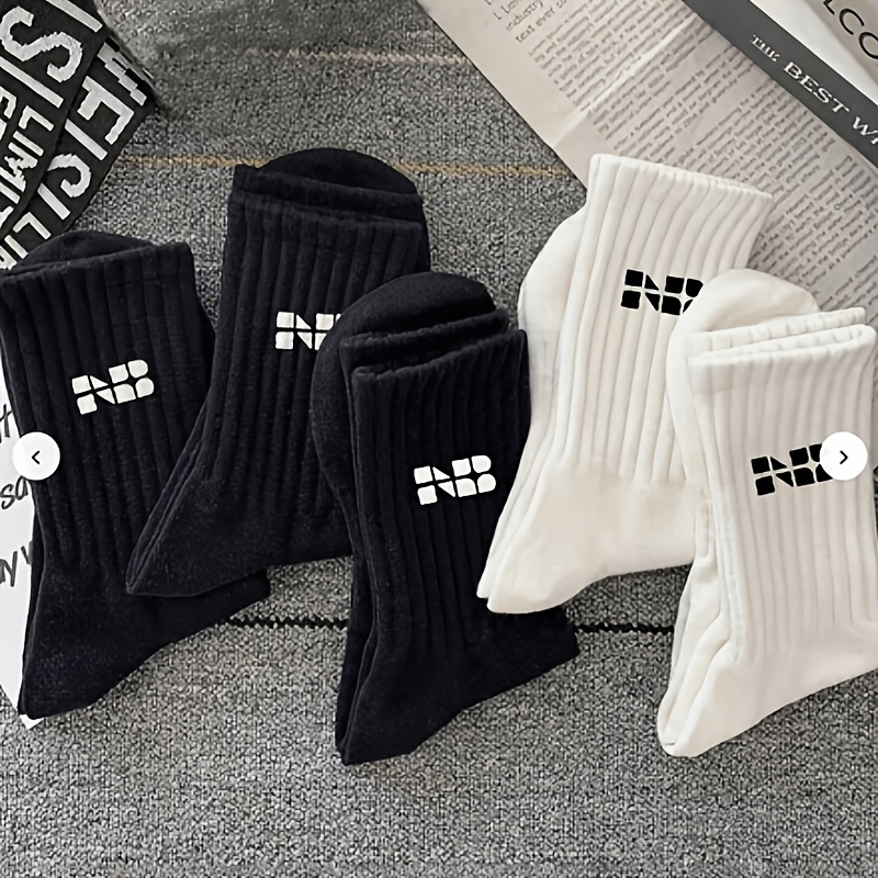 E-shop Zufällige 5 Paar Frühling/Sommer Neue Trendige Bequeme Socken Herren- und Damen-Mittelsocken Schweißabsorbierend Atmungsaktiv Basketball