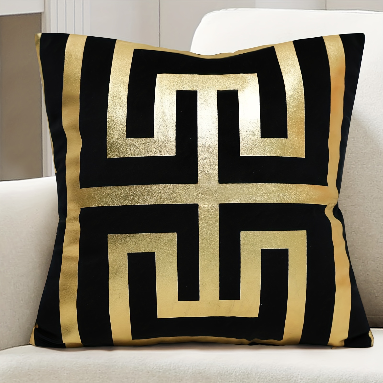 

1pc, Golden Geometric Stripe Print Throw Pillow Cover 20" X 20"/24" X 24" Decorative Couch Pillow Cover Soft Black Velvet Cushion Covers Case Modern Pillowcase For Couch Sofa Bed Living Room