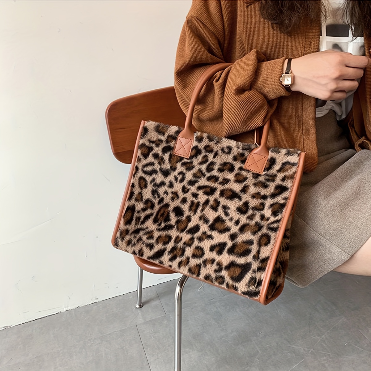 

Chic Leopard Print Plush Tote Bag For Women - Spacious & , Fur Shoulder Handbag With Clasp Closure