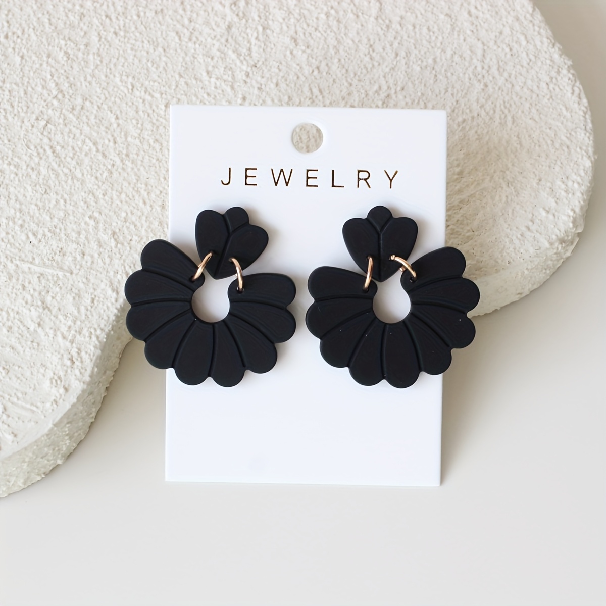 Image of 1 Pair Women's Elegant Black Floral Drop Earrings - Vintage-inspired Black & Golden-tone With Accent, Perfect For Casual Attire Or Special Occasions, Valentine's Day Gift