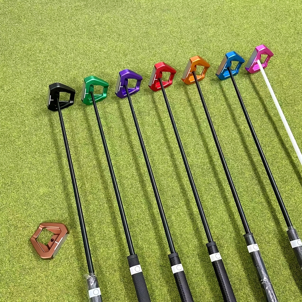 1pc golf putter right handed precision putter 0     stable ball     in multiple colors and sizes   with a head cover 2026 new model