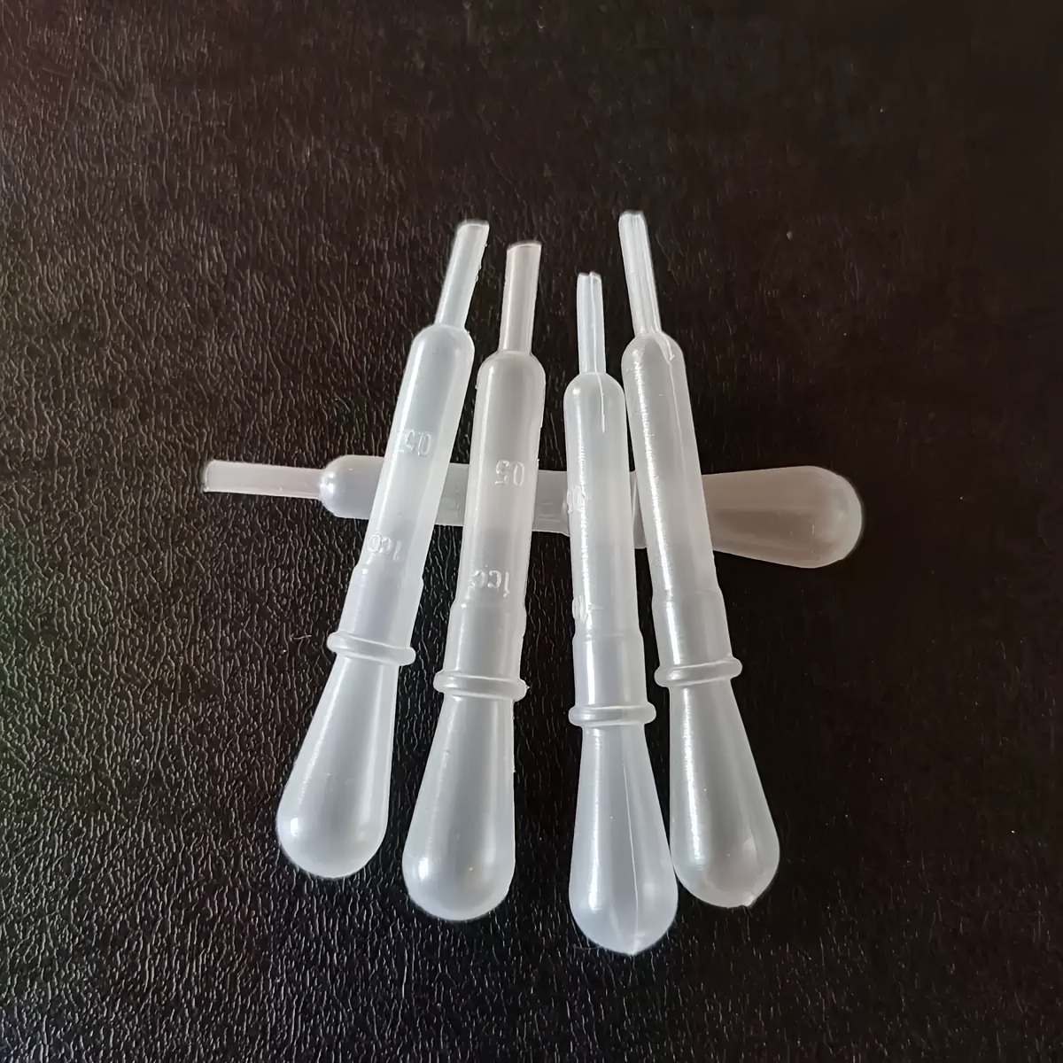 5 0.05-ounce Plastic Pipettes, Disposable Essential Oil Droppers For Cosmetic Use.
