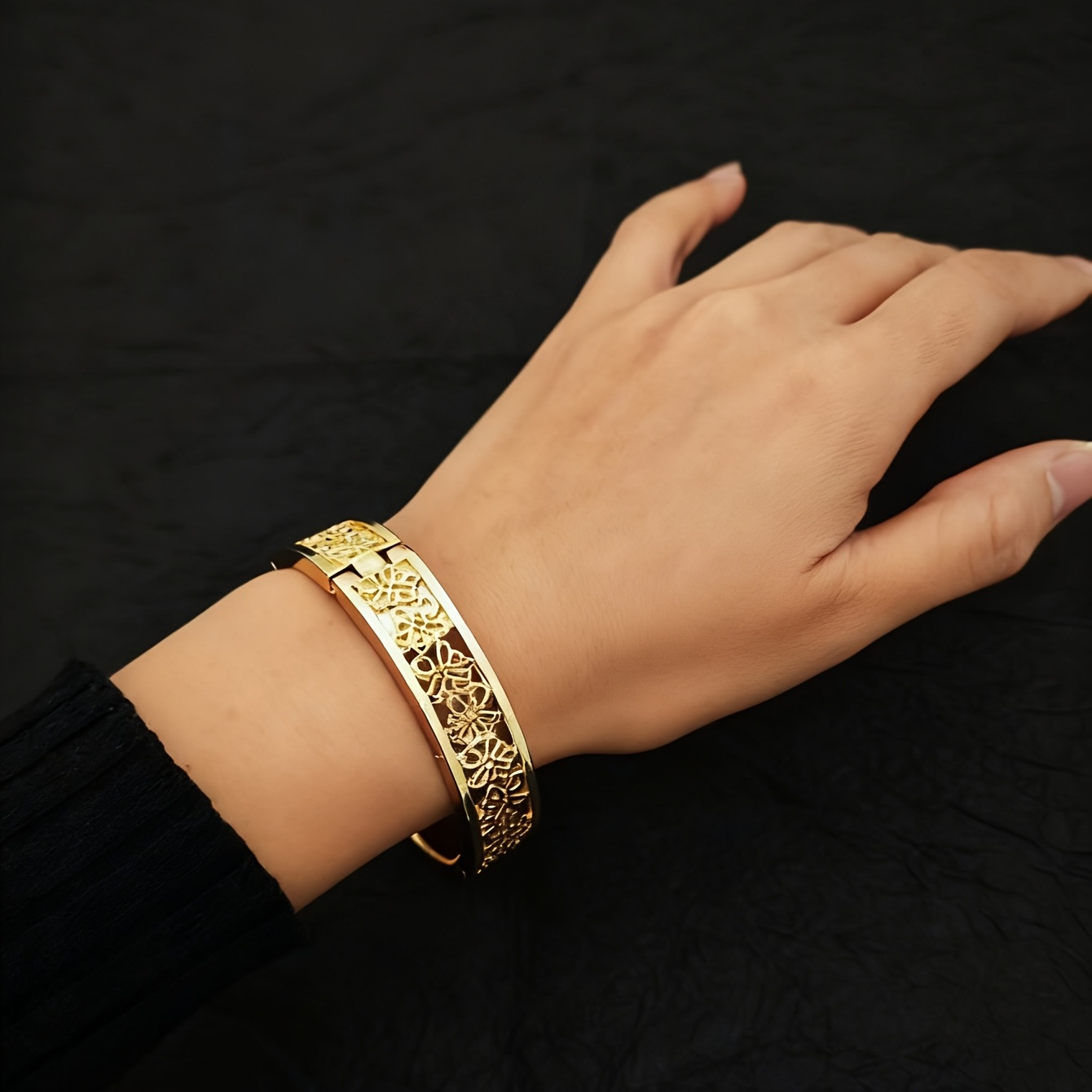 Women's Thickened Openable Hollow-Out Floral Metal Bangle Bracelet